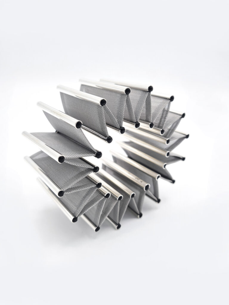 "Plis" cuff in 925 silver, steel mesh and black resin, edition of 10, MiniMasterpiece edition 2025 ©MiniMasterpiece
