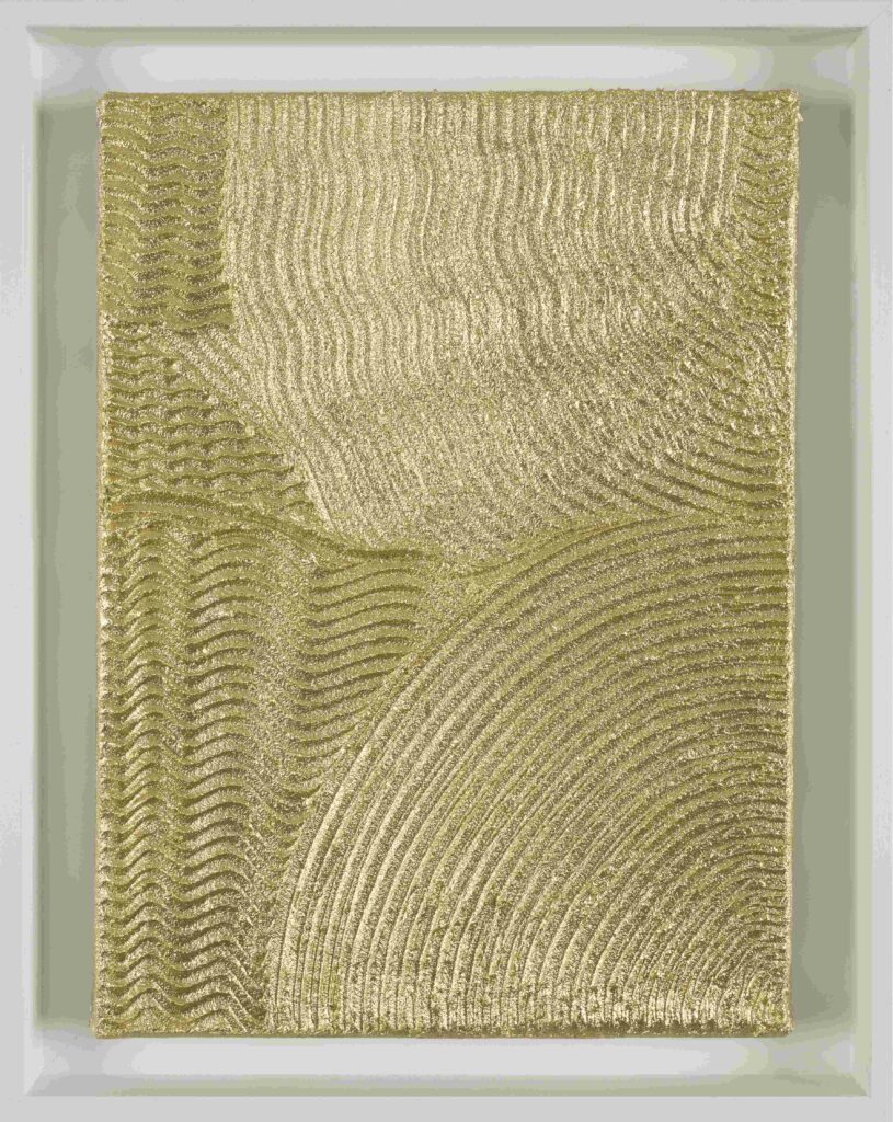Gold Movement, Water in Motion, bronze and acrylic on canvas, 33 x 24 cm